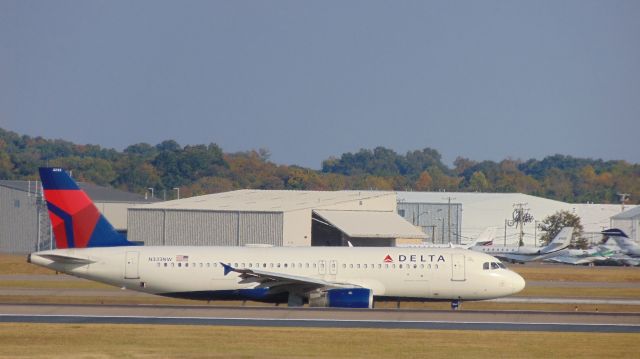 Airbus A320 (N333NW)