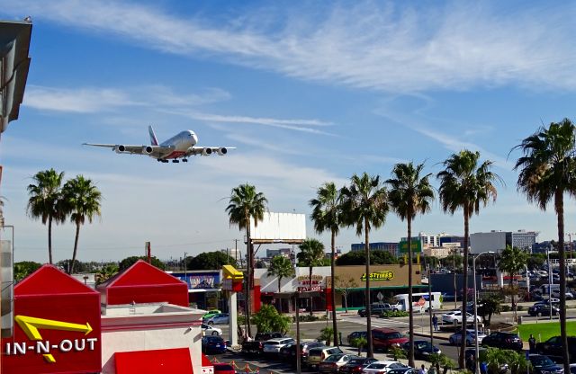 Airbus A380-800 (A6-EOL)