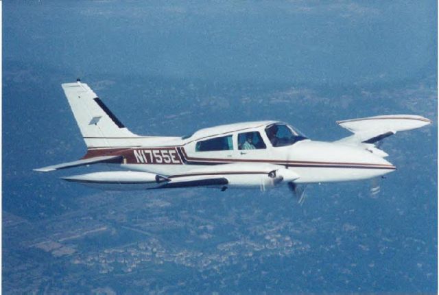 Cessna 310 (N1755E) - Taken from a C172RG south of Kansas City, KS