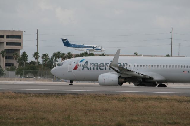 Boeing 737-800 (N973AN)