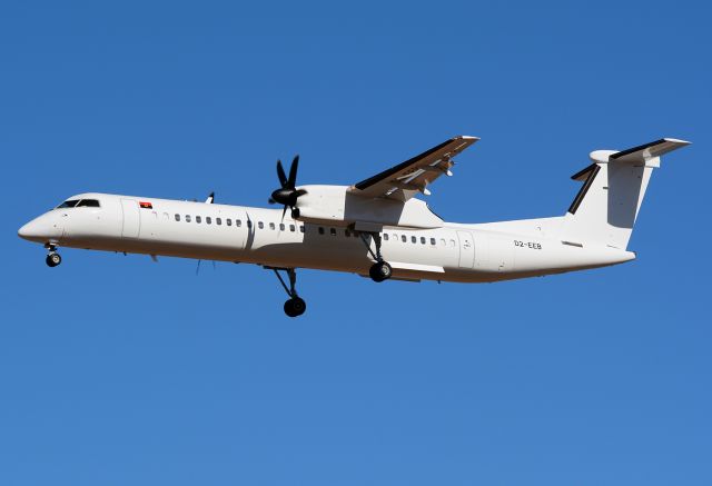 de Havilland Dash 8-400 (D2-EEB)