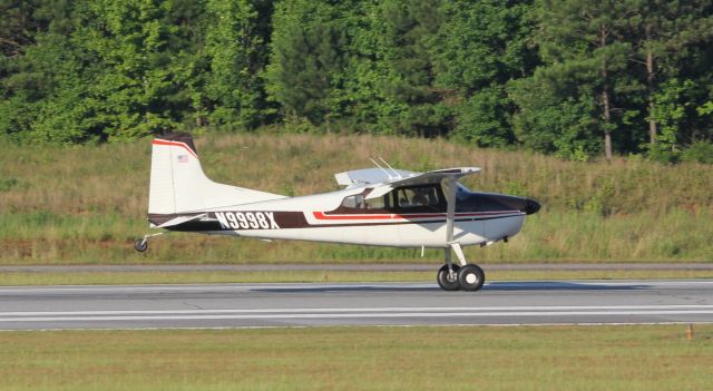 Cessna Skywagon (N9998X) - A 1961 Cessna 185 Skywagon landing on runway 31, Falcon Field-Peachtree City, Ga.