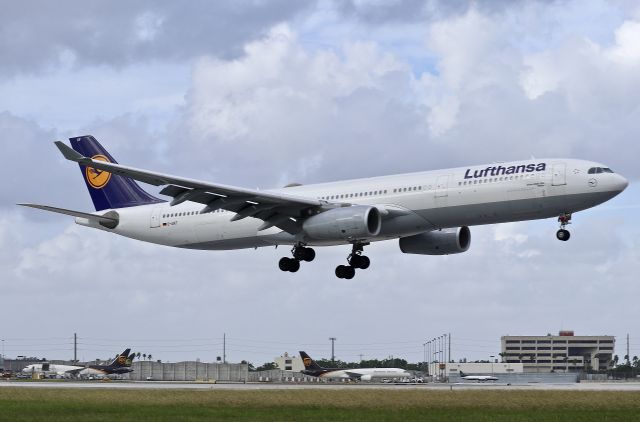 Airbus A330-300 (D-AIKF)