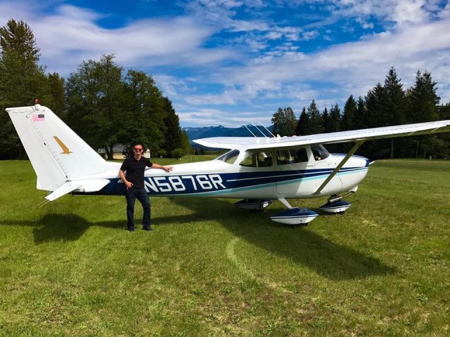 Cessna Skyhawk (N5876R) - Taken at Randle WN55