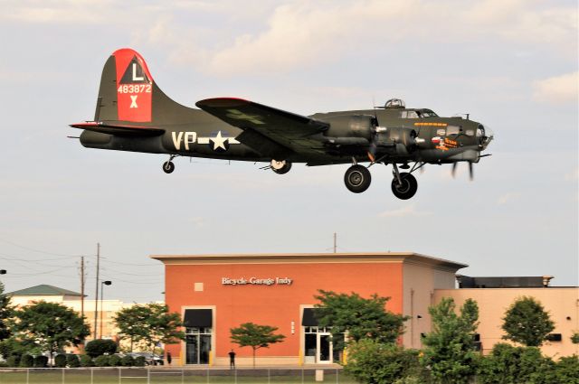 Boeing B-17 Flying Fortress (N7227C)