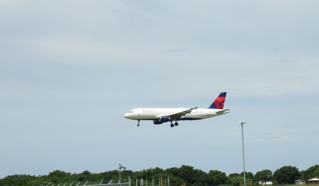 Airbus A320 (N374NW)