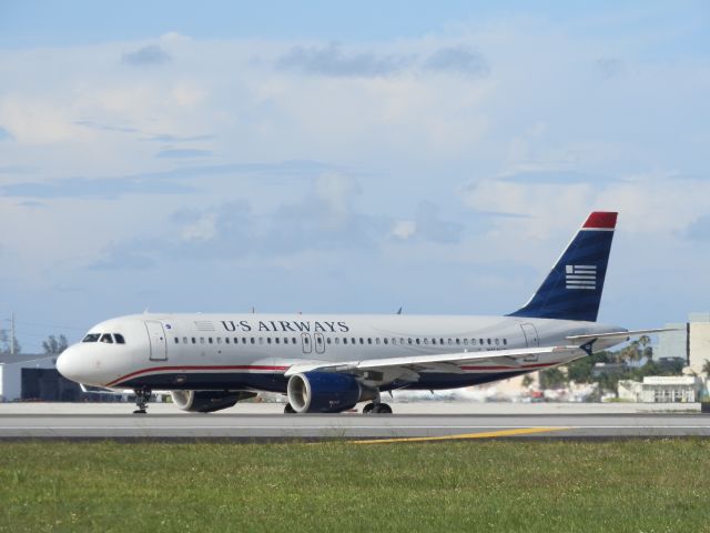 Airbus A320 (N114UW)