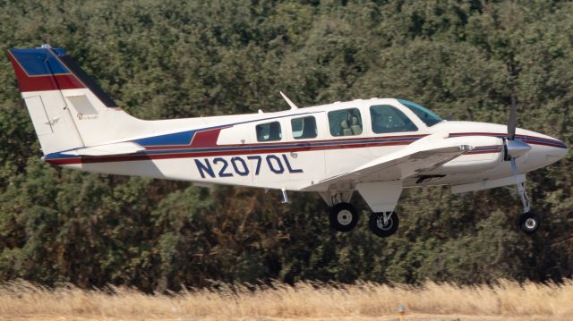 Beechcraft Baron (58) (N2070L)