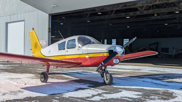 Piper Cherokee (C-FWHL)