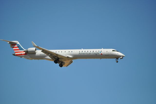 Canadair Regional Jet CRJ-200 (N942LR)