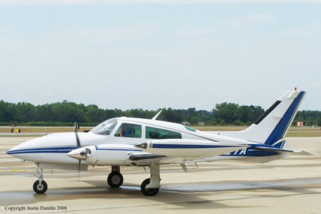 Cessna 310 (N3227A)