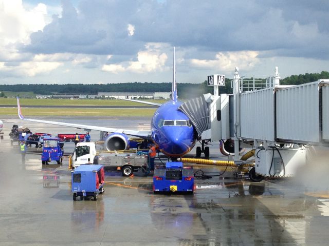 BOEING 737-300 (N622SW) - This is a now retired Southwest 737-300 at Raleigh-Durham Intl Airport on July 18, 2017. Please check out my YouTube channel called "Brennan's Flight Factor", it's really cool!