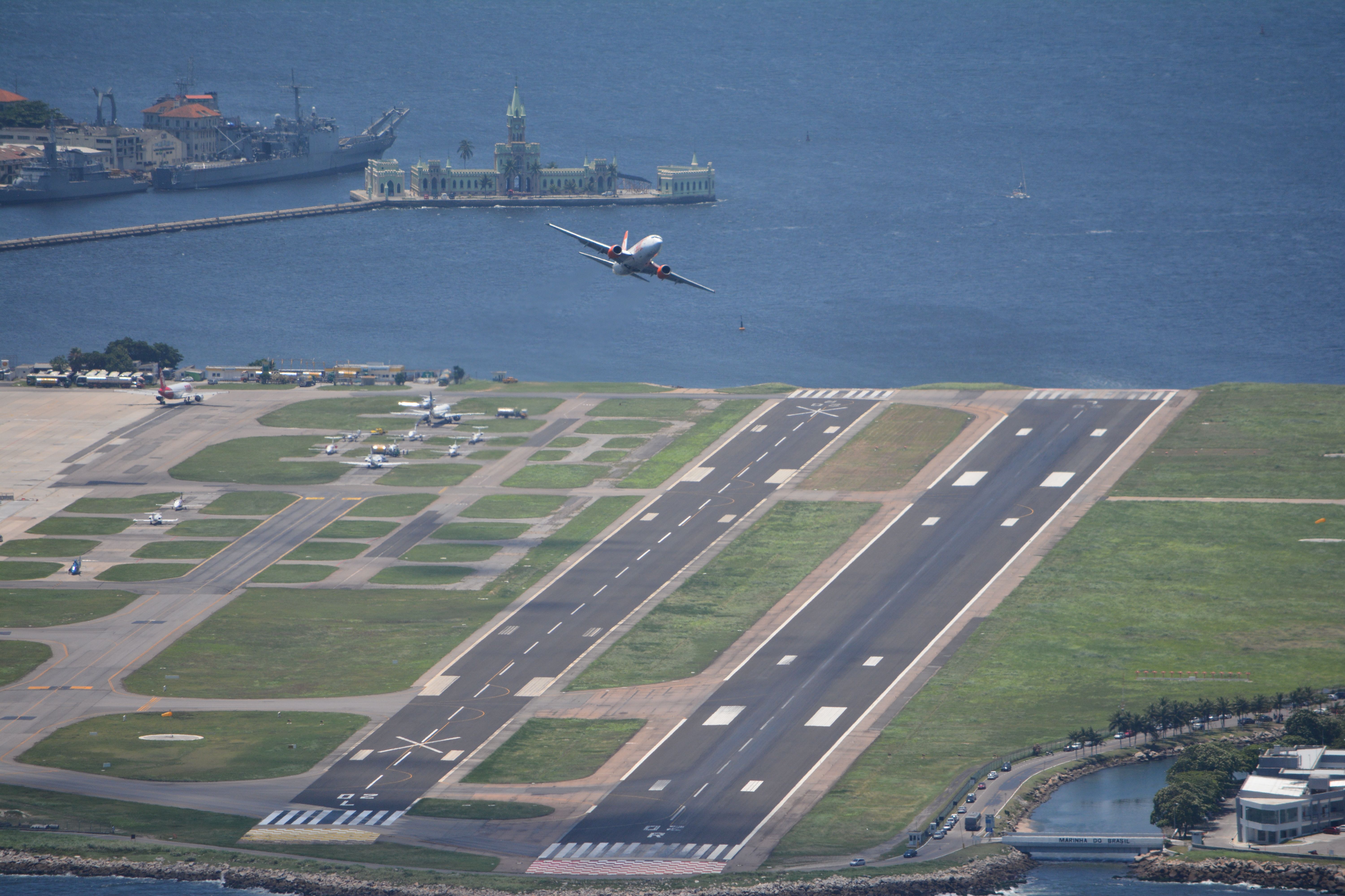 Boeing 737-700 (PR-VBO) - Takeoff from Santos Dumont Airport 