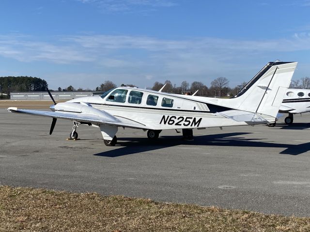 Beechcraft Baron (58) (N625M) - Date Taken: December 26, 2021