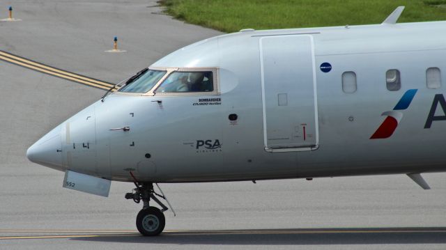 Canadair Regional Jet CRJ-900 (N552NN)