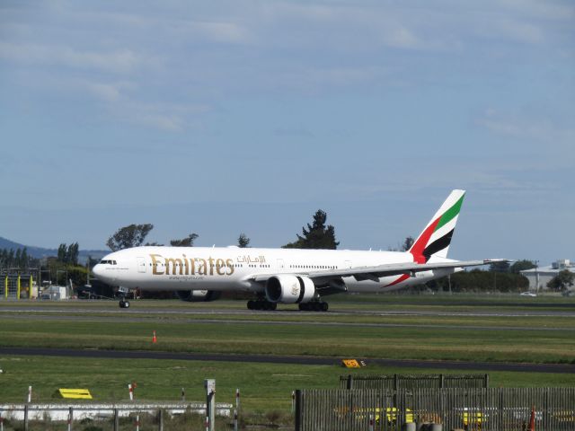 BOEING 777-300ER (A6-EBQ)