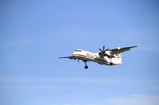 DE HAVILLAND DH-84 Dragon (N410QX) - Horizon 2181 short final runway 28L wrapping up short hop flight down I-5 from Seattle (SEA)