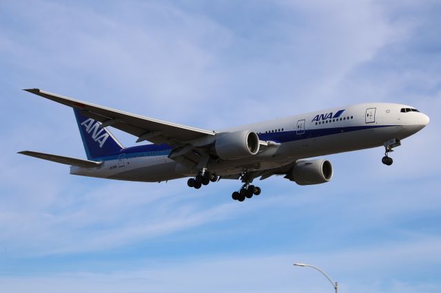 Boeing 777-200 (JA716A)
