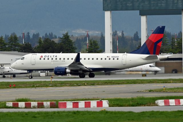 Embraer 175 (N302SY)