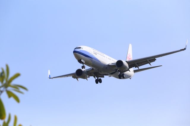 Boeing 737-800 (B-18665)