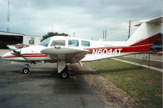 Beechcraft Duchess (N6044T) - Seen here in Oct-98.  Registration cancelled 2-May-12.