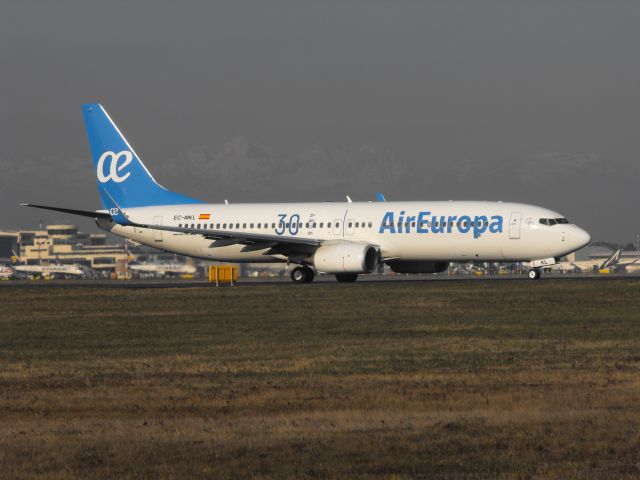 Boeing 737-800 (EC-MKL)