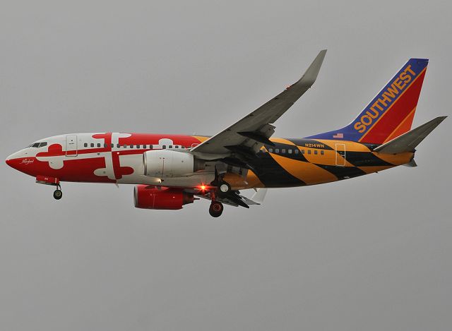 Boeing 737-700 (N214WN) - Landing at the LAX.