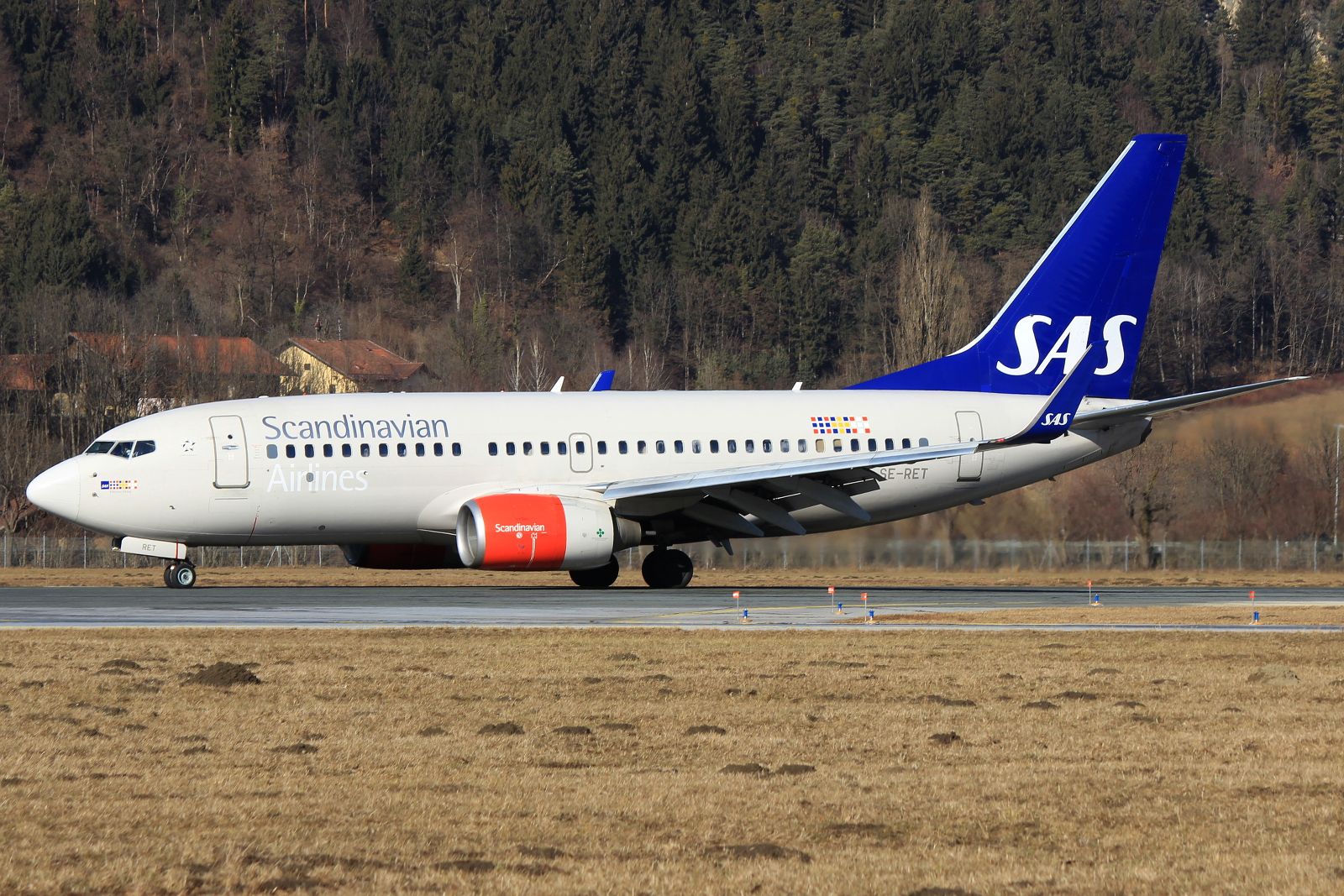 Boeing 737-700 (SE-RET)