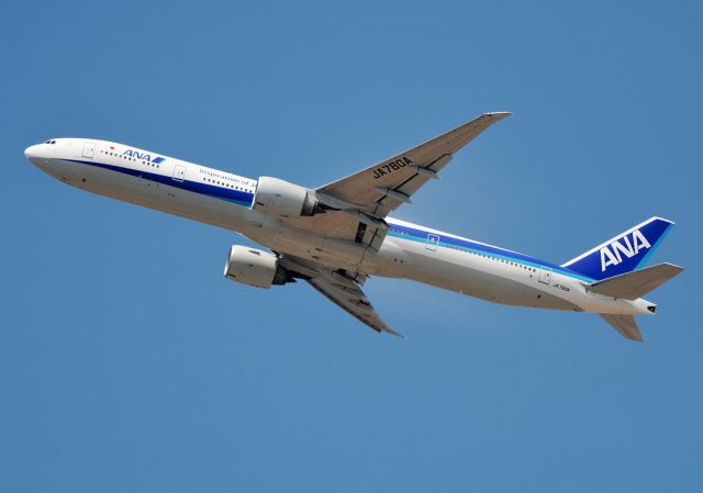 BOEING 777-300 (JA780A)