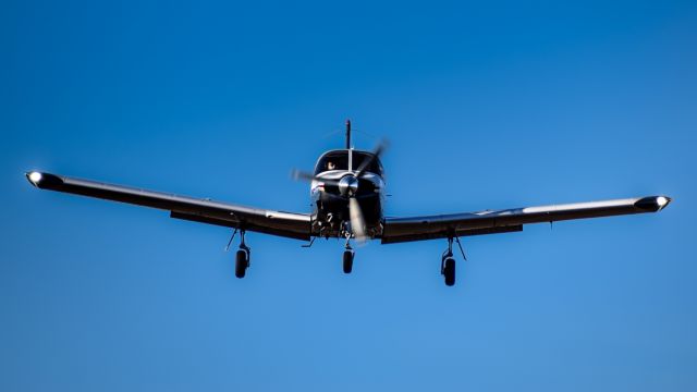 Piper Cherokee Arrow (N5472T) - Piper PA-28R-200 Arrow II on short final for KPAO on a clear winter evening.