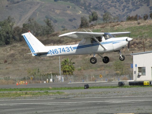 Cessna 152 (N67431) - Taking off RWY 8R