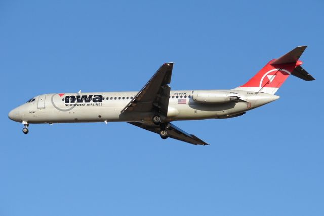 McDonnell Douglas DC-9-30 (N8933E) - A classic NWA DC-9 landing Runway 36 at KMSN.