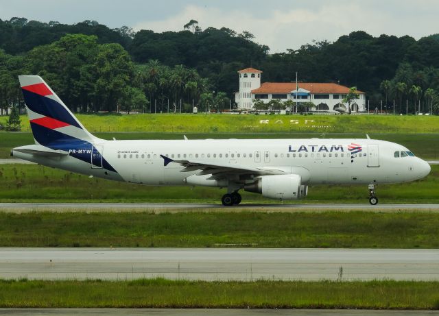 Airbus A320 (PR-MYW)