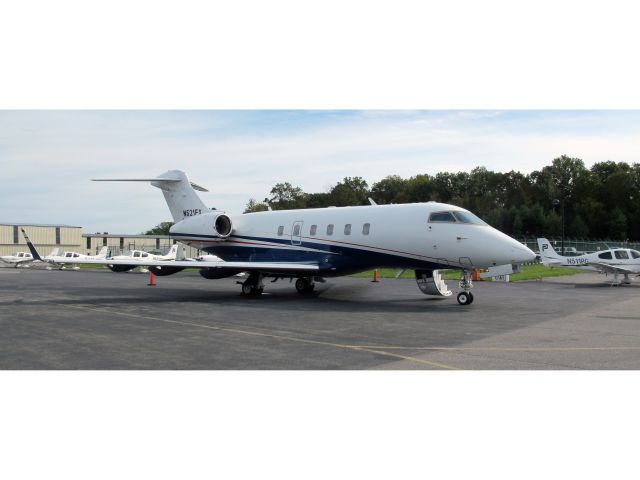 Bombardier Challenger 300 (N521FX) - Felxjet.