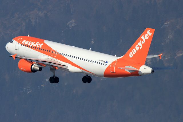 Airbus A320 (G-EZTR)