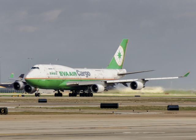 Boeing 747-400 (B-16407)