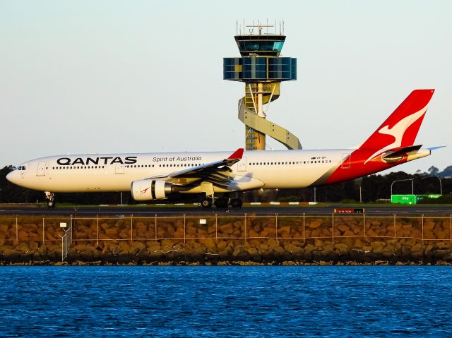 Airbus A330-300 (VH-QPI)