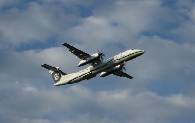 de Havilland Dash 8-400 (N430QX)