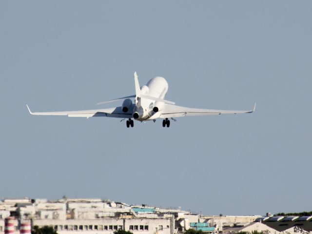 Dassault Falcon 7X (G-IONX)