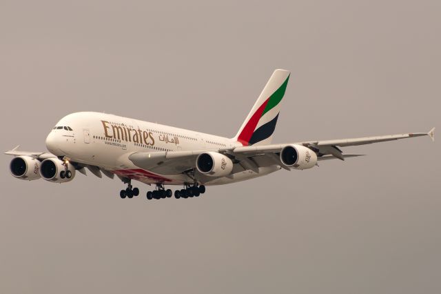 Airbus A380-800 (A6-EDF)