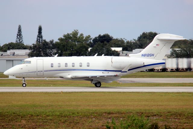 Canadair Challenger 350 (N812GH) - Departing rwy 25 on 18-Oct-22 returning to KPHX after an overnight visit.