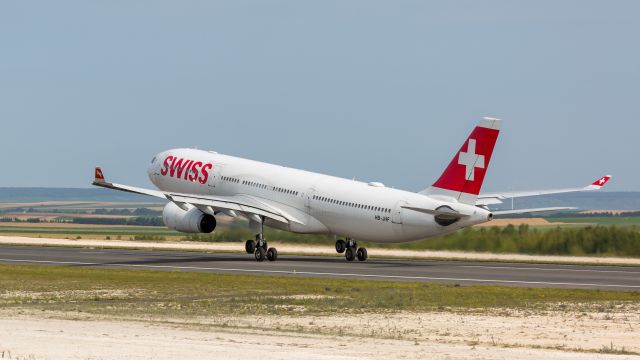 Airbus A330-300 (HB-JHF)