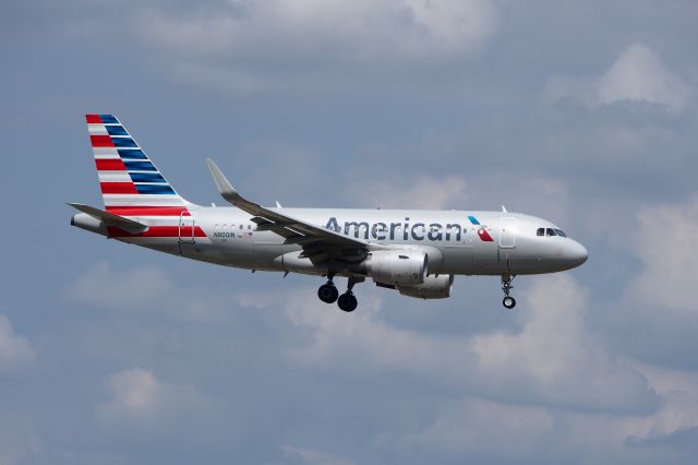 Airbus A320 (N8001N)