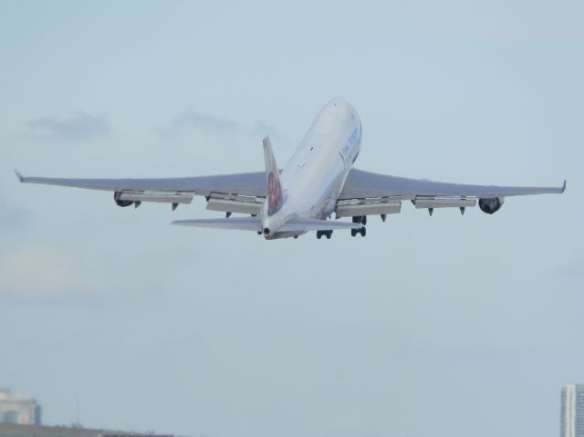 Boeing 747-400 (B-18723)