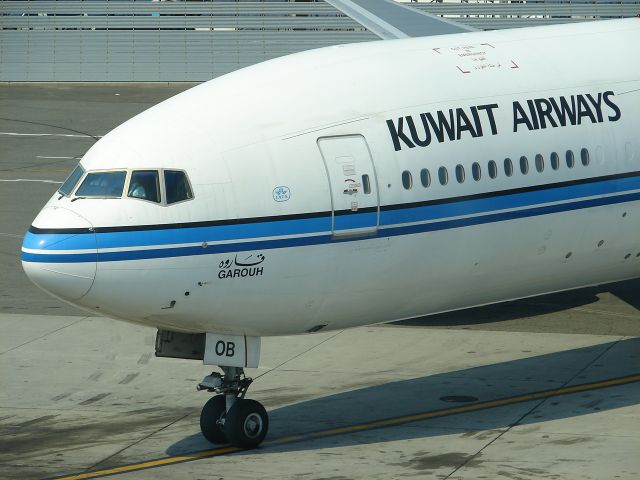 Boeing 777-200 (9K-AOB)