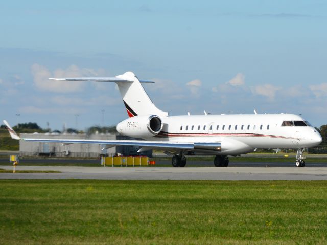 Bombardier Global Express (CS-GLI) - Ready to depart from RWY04R