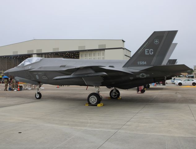Lockheed F-35C (15-5194)