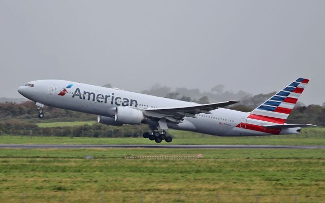 Boeing 777-200 (N795AN) - american b777-223er n795an dep shannon for paris(cdg) with passengers from diverted american flight from miami 4/10/17.