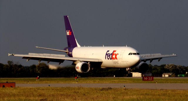 Airbus A300F4-600 (N746FD)