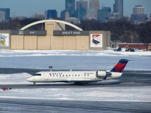 Canadair Regional Jet CRJ-200 (N8423C)